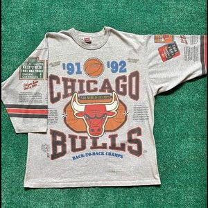 *rare* SINGLE-STITCHED CHI-TOWN BULLS T-SHIRT